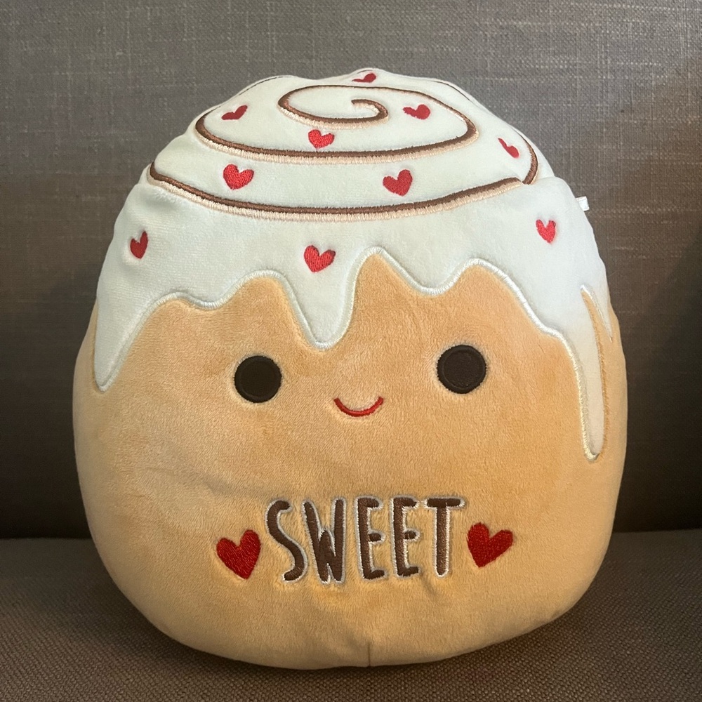 10” Sweet Cinnamon Roll Squishmallow *BUNDLE ANY TWO SQUISHMALLOWS FOR $16*